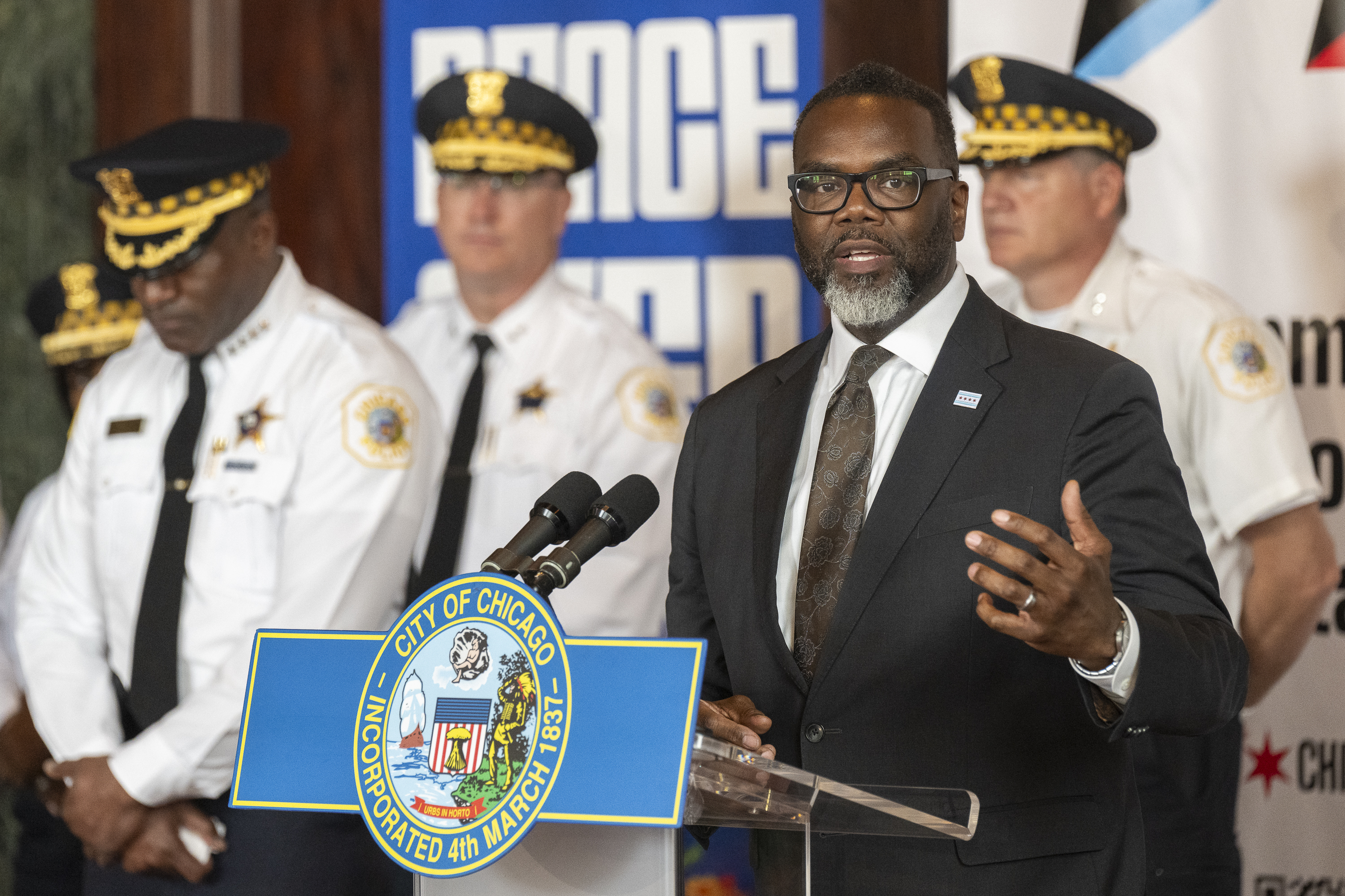 As Chicago enters the most violent time of year, mayor and top cop lay out plans to keep neighborhoods safe - Vimarsana News