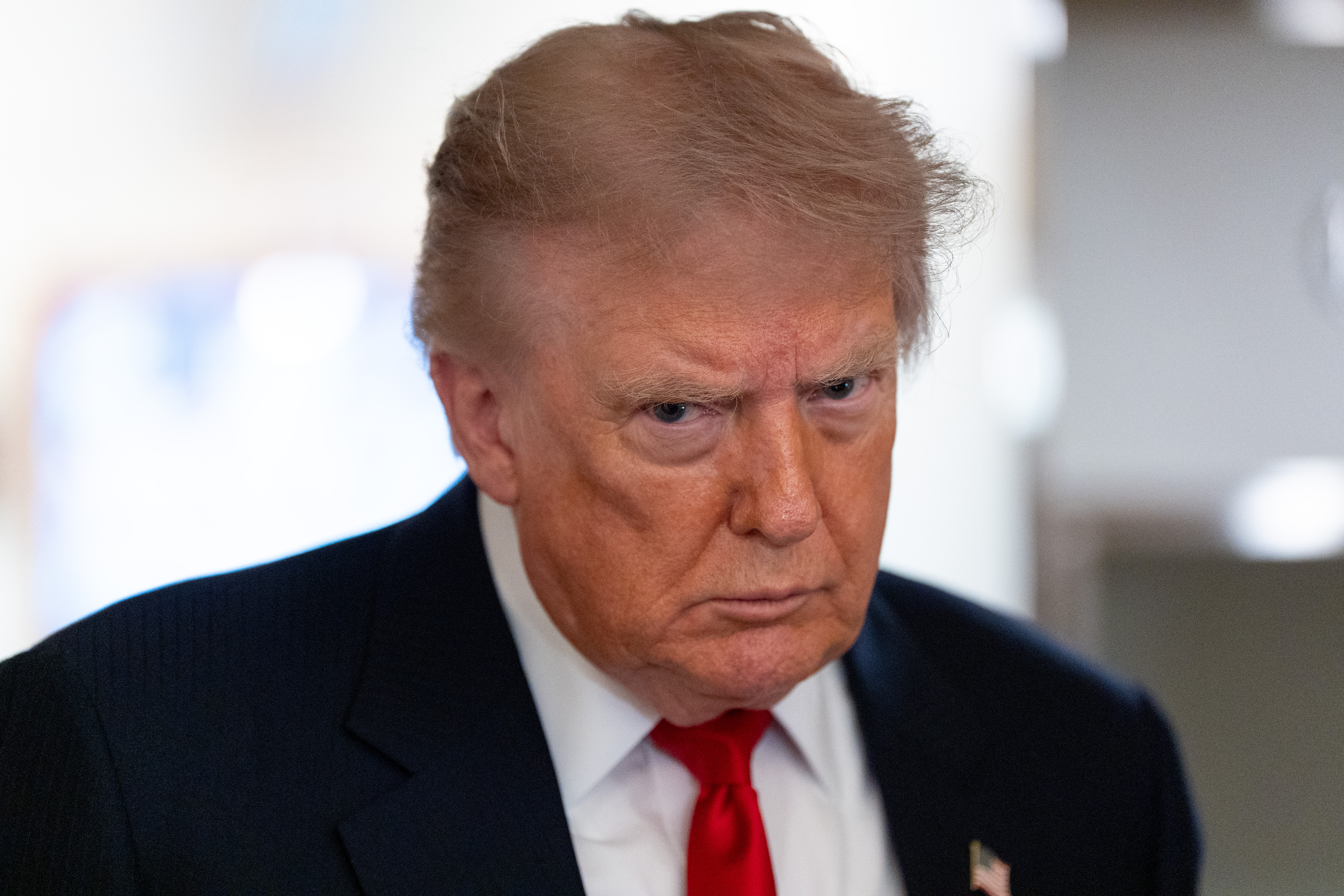 Сравнение с эпохой Картера: критика Трампа за экономический кризис и падение авторитета США