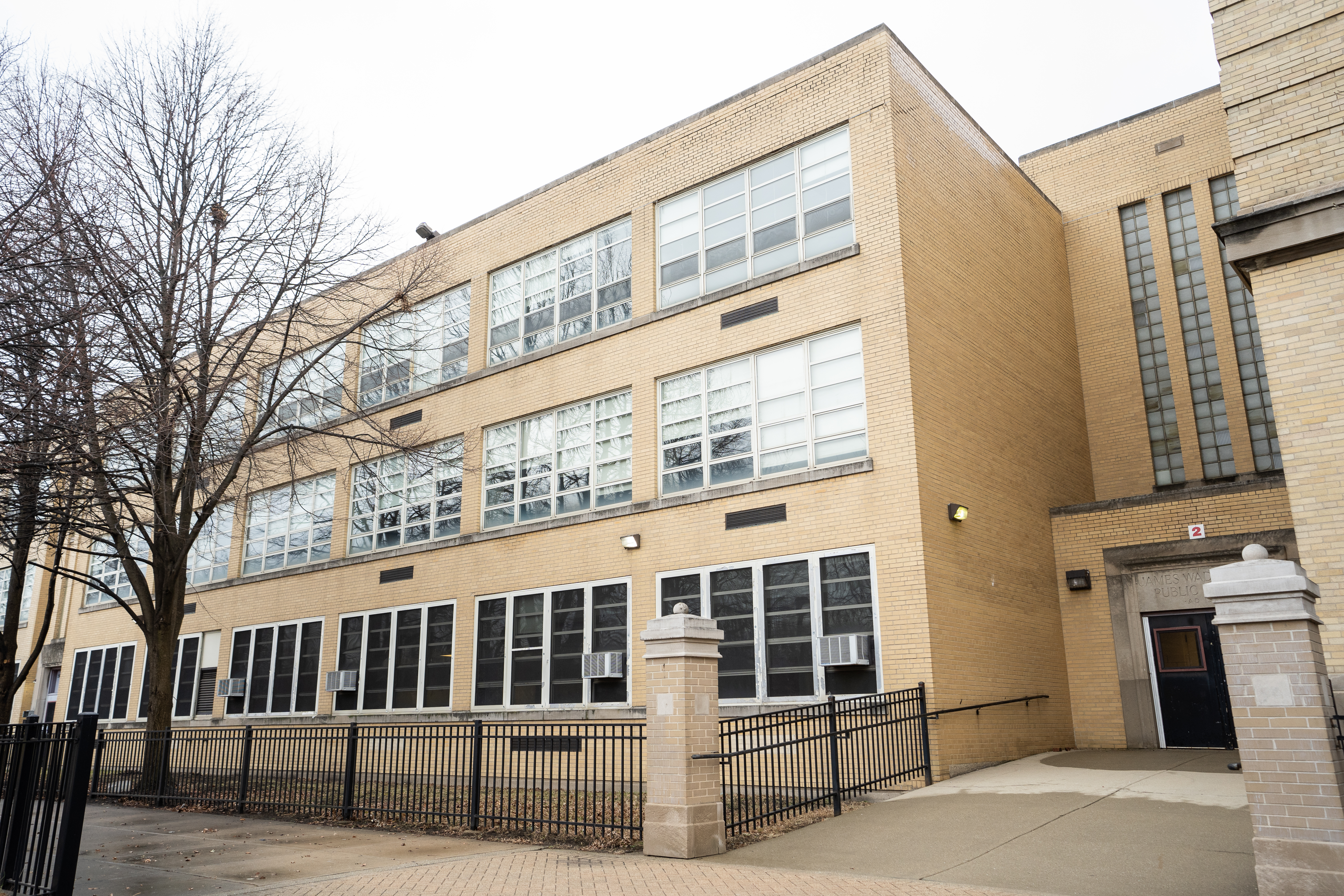 City closes Woodlawn migrant shelter and moves residents - Vimarsana News