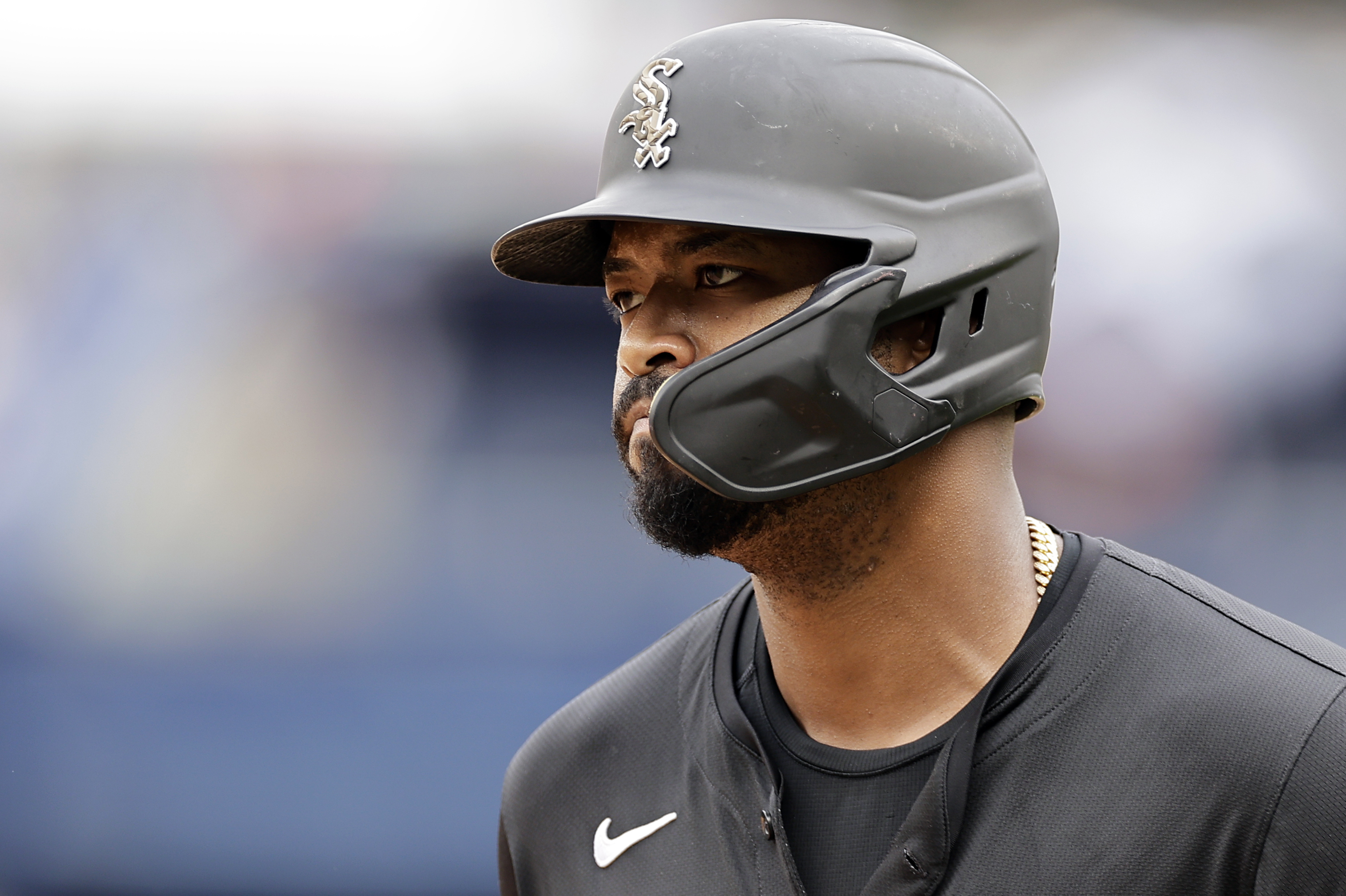 White Sox' Eloy Jimenez suffers strained left hamstring strain - Vimarsana News