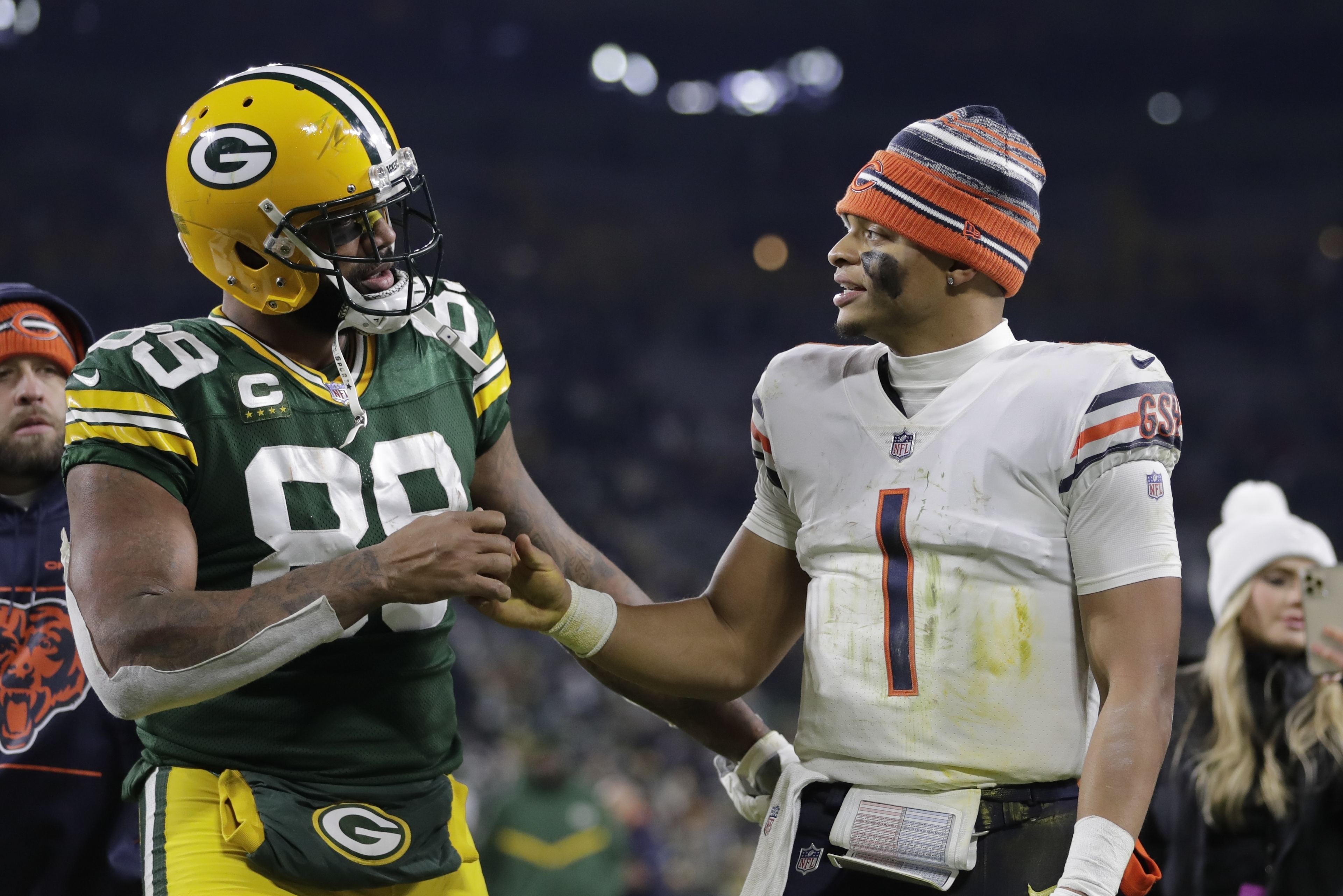 Bears eye reunion with TE Marcedes Lewis - Vimarsana News