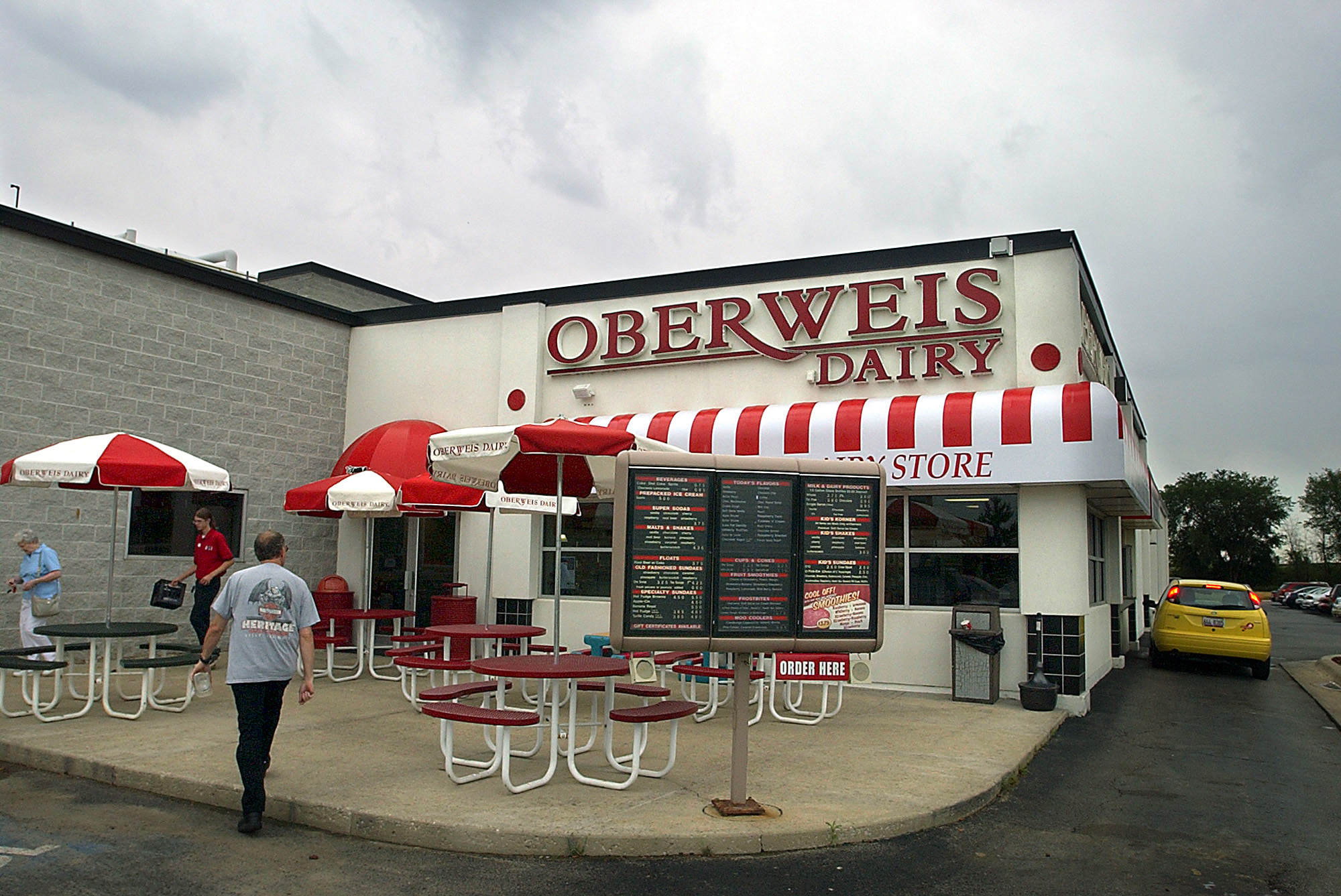 Oberweis Dairy purchased by Winnetka-based private equity firm in bankruptcy auction - Vimarsana News
