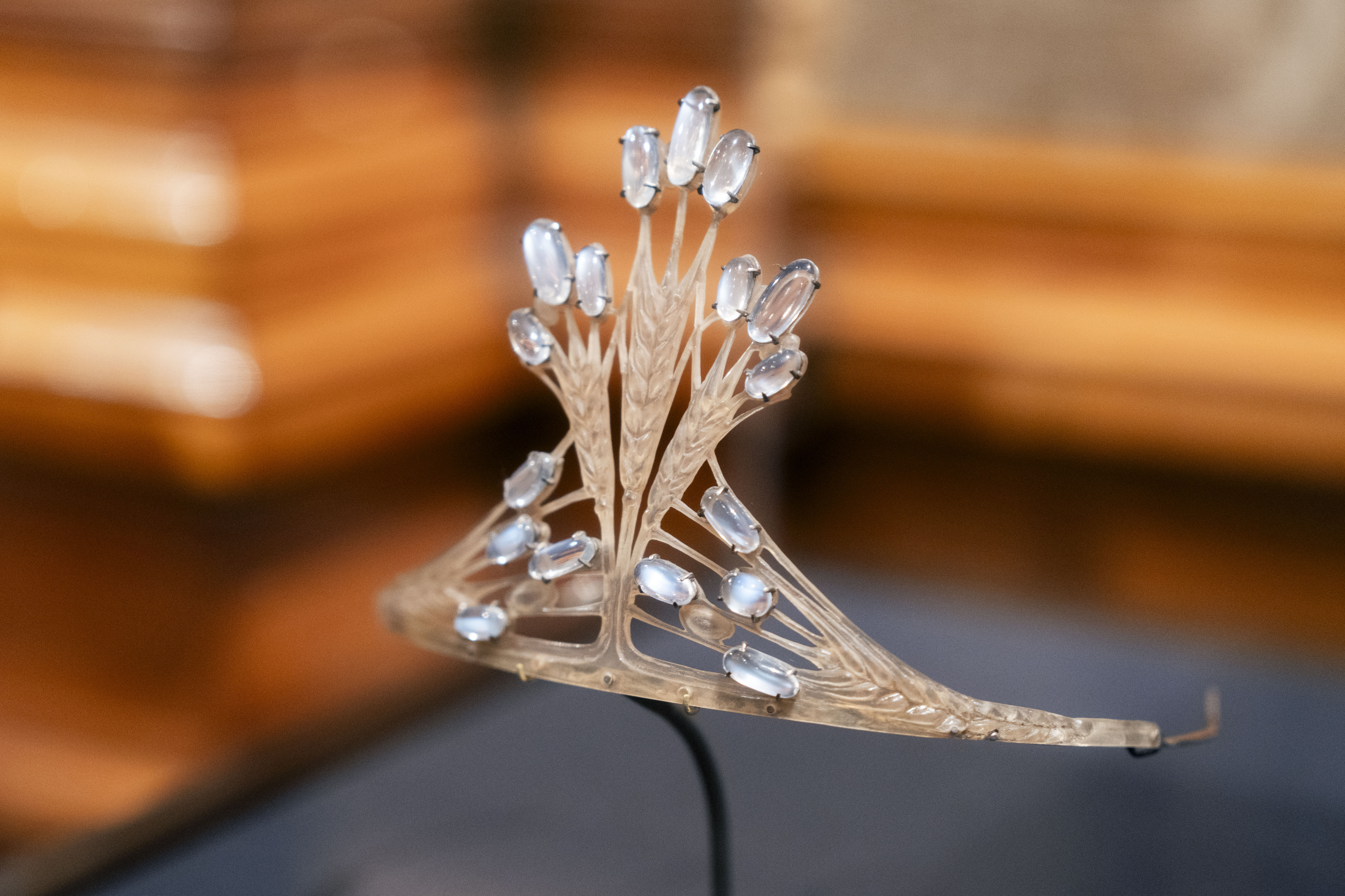 Chicago jewelry collection exhibit at Driehaus Museum dazzles - Vimarsana News