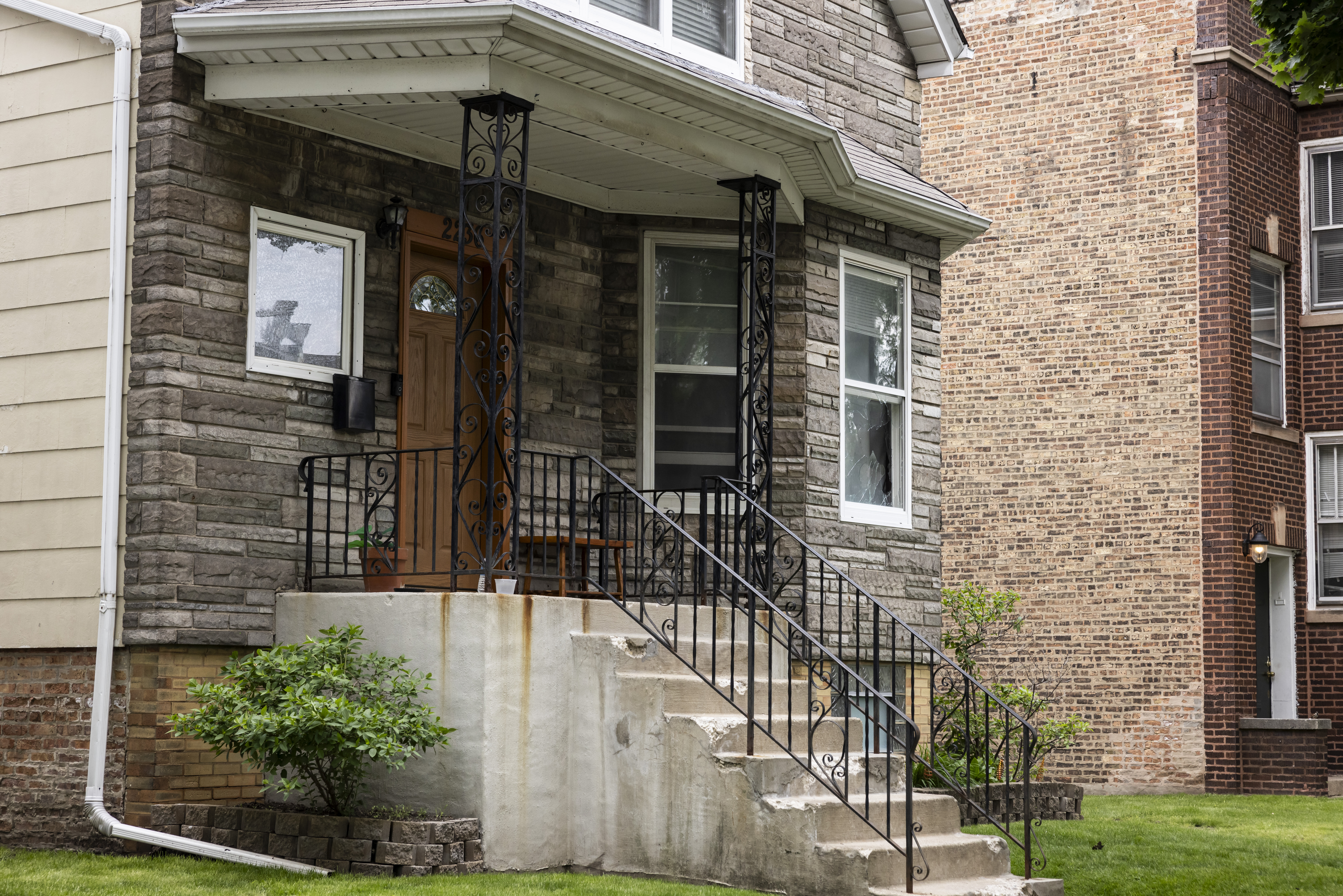 FBI uses explosives, drones to execute search warrant on Lincoln Square house - Vimarsana News