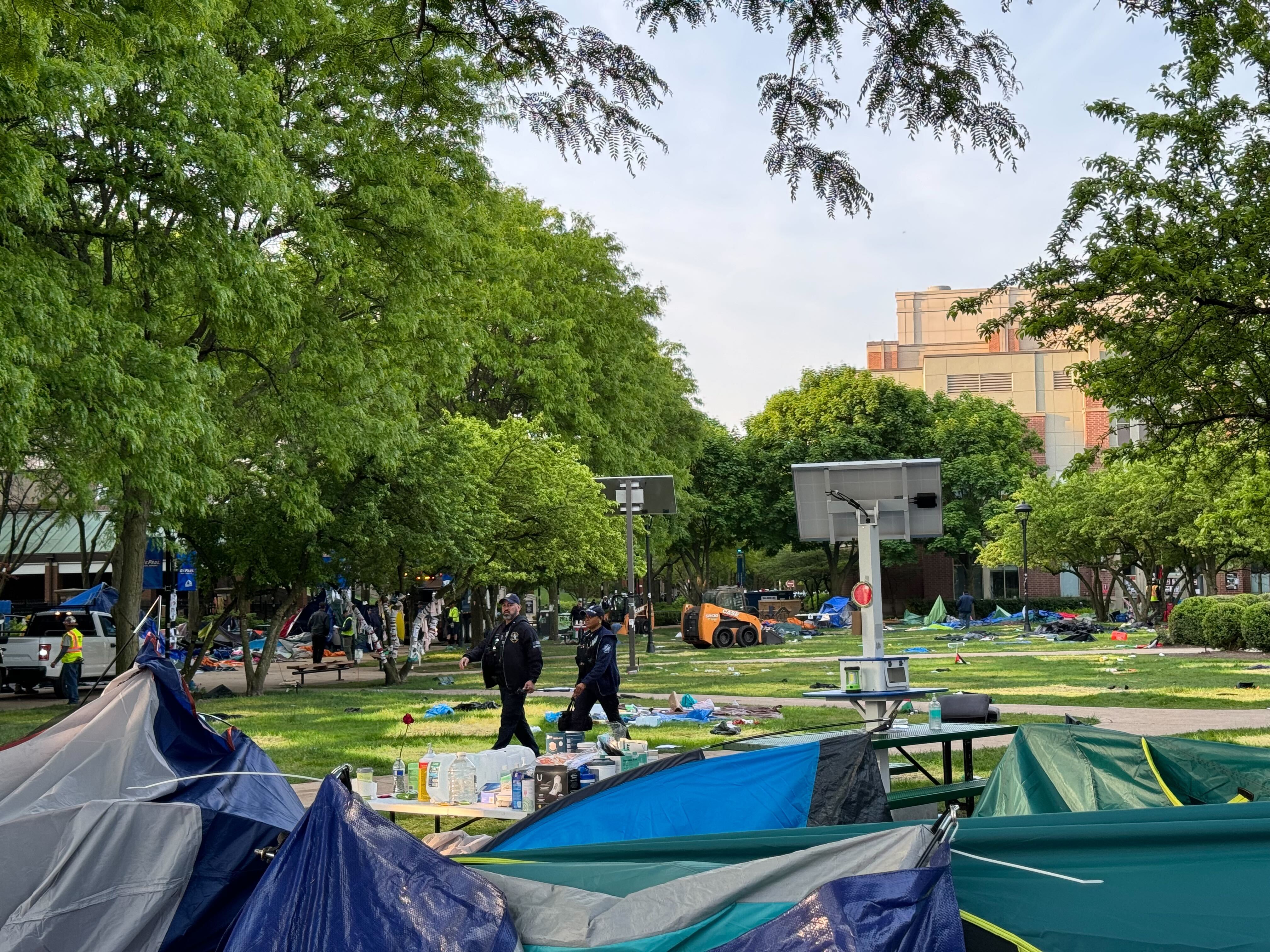 Chicago police clear pro-Palestinian encampment on DePaul campus - Vimarsana News