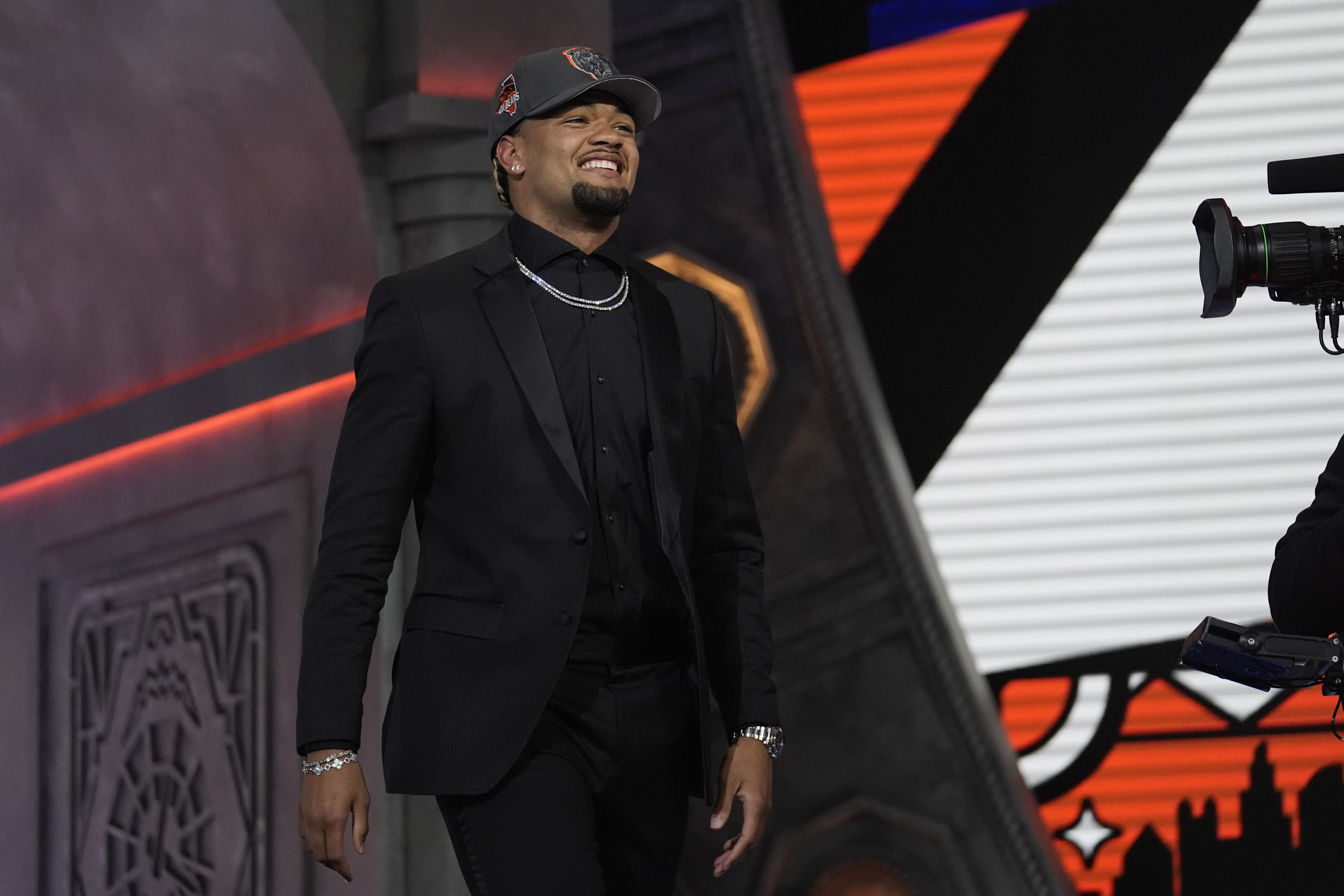 Bears GM Ryan Poles corrects errors, fixes WR room with Rome Odunze pick at No. 9 - Vimarsana News